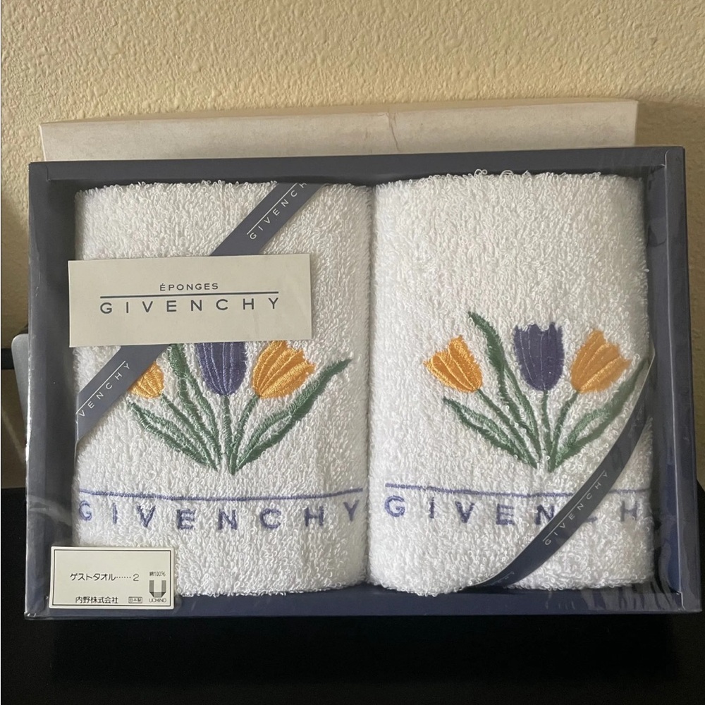 Givenchy Tulips Hand Towel Set (Brand New)